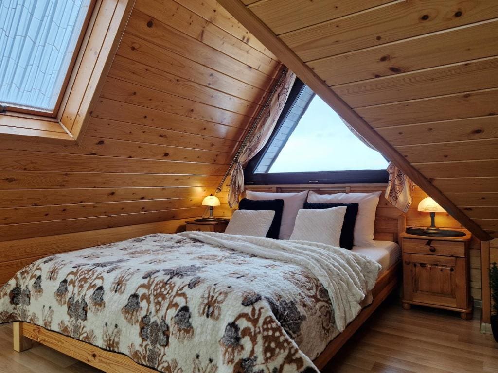 Deluxe Double Room with Extra Bed room - Image 2