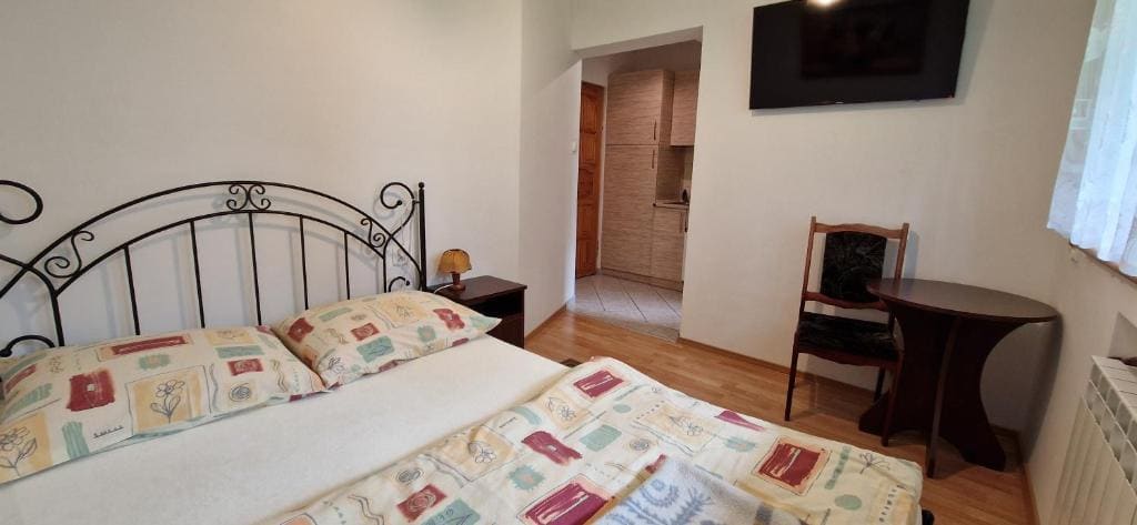Double Room with Private Bathroom room - Image 3
