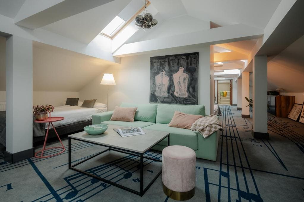 Deluxe Family Suite room - Image 3