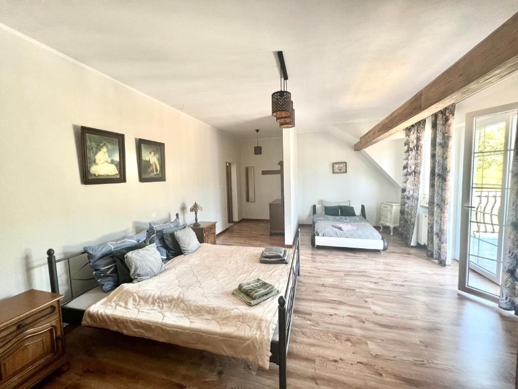 Family Room with Balcony room - Image 1