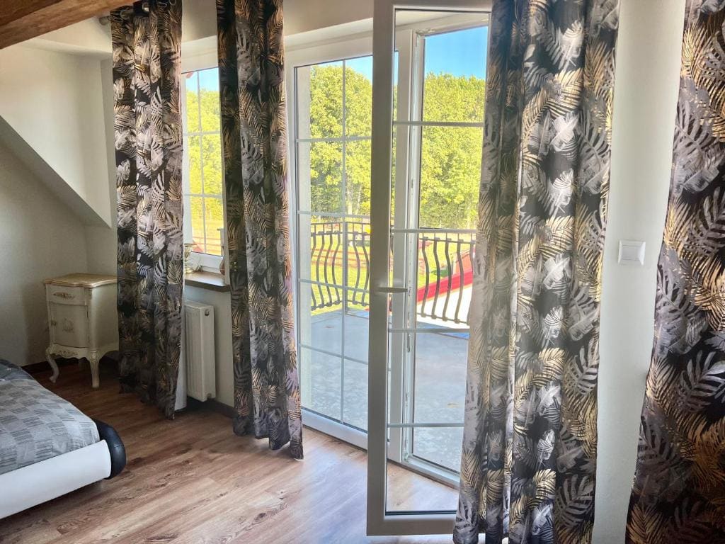 Family Room with Balcony room - Image 3