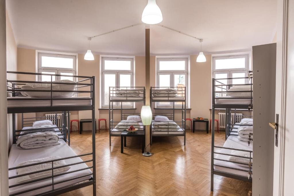 Bunk Bed in Mixed Dormitory Room room - Image 3
