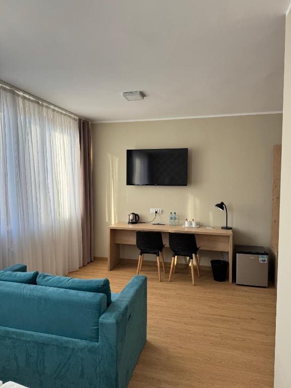 Deluxe Double Room (2 Adults + 1 Child) room - Image 3