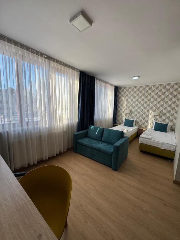 Family Room room - Image 1