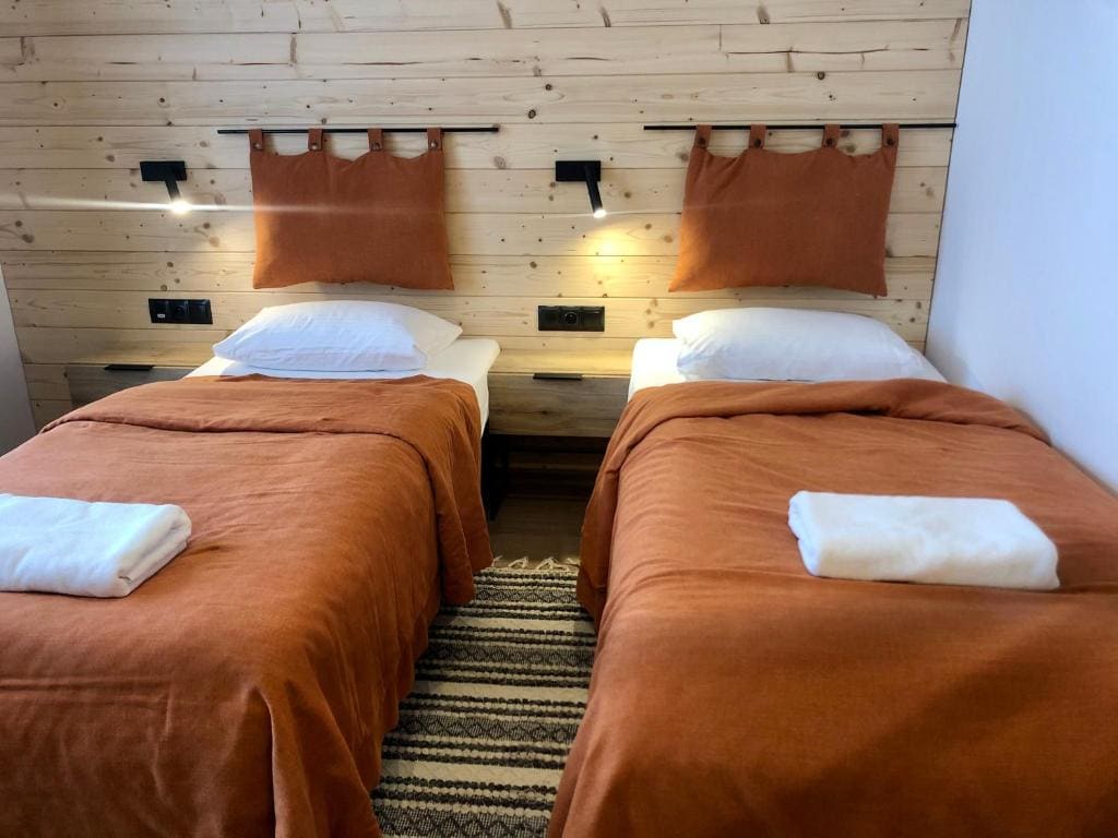 Deluxe Double or Twin Room with Balcony room - Image 3