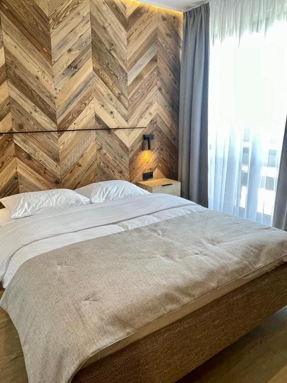 Deluxe Double Room with Balcony room - Image 2