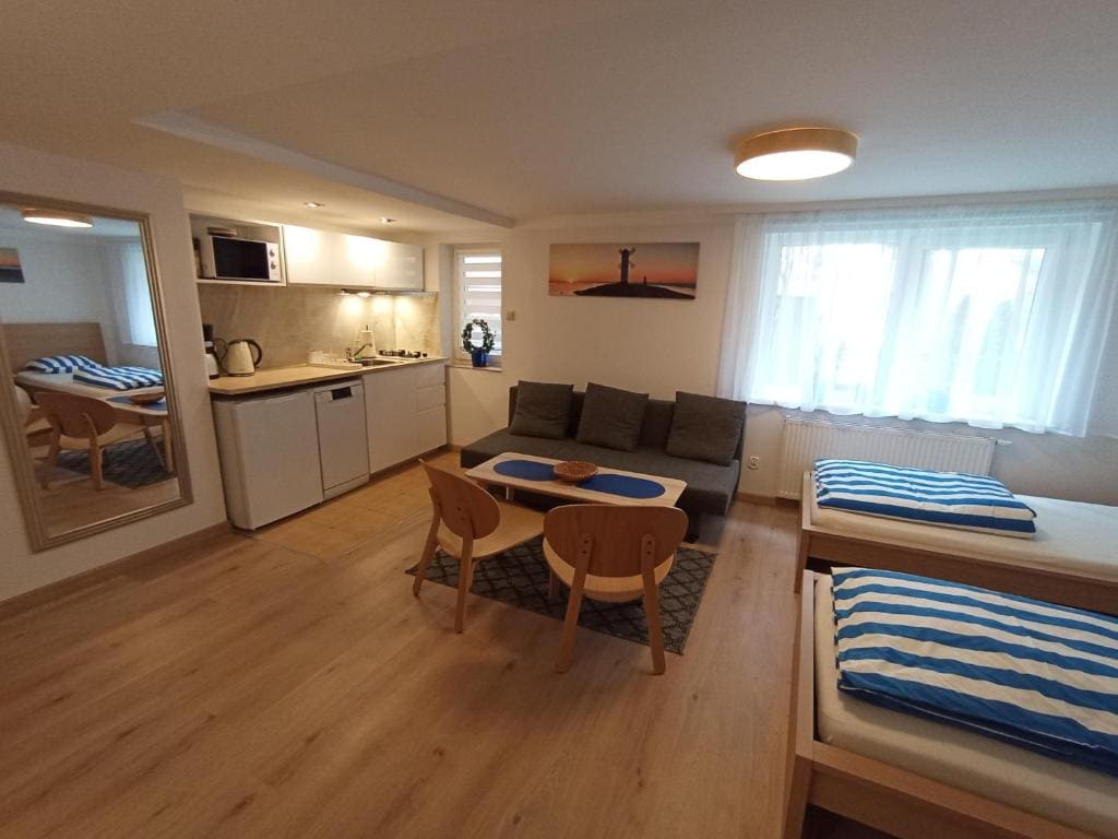 Superior Quadruple Room room - Image 3