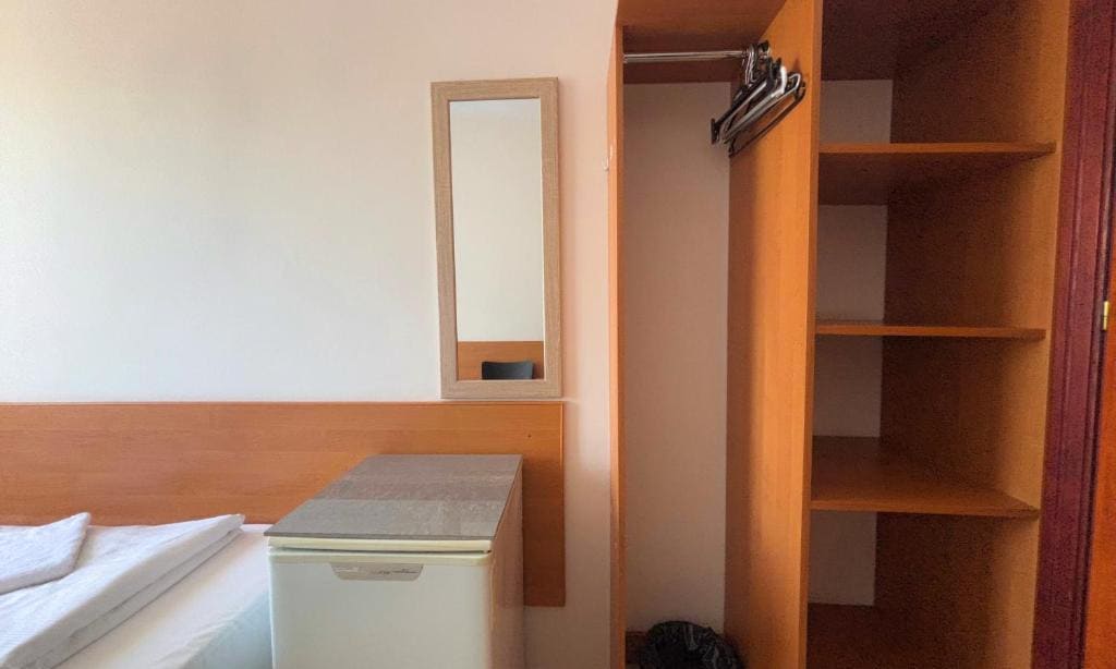 Twin Room with Shared Bathroom room - Image 1