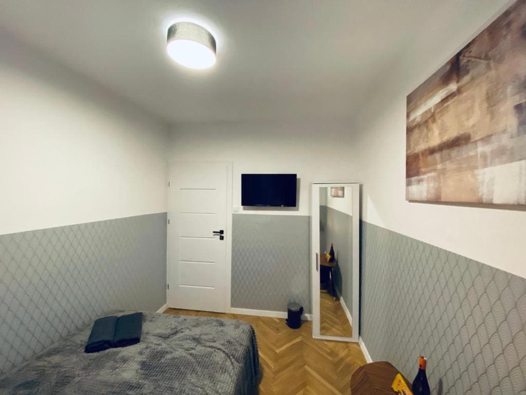 Double Room with Shared Bathroom room - Image 3