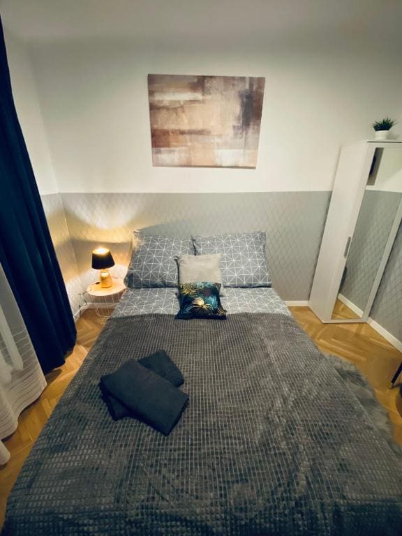 Double Room with Shared Bathroom room - Image 2
