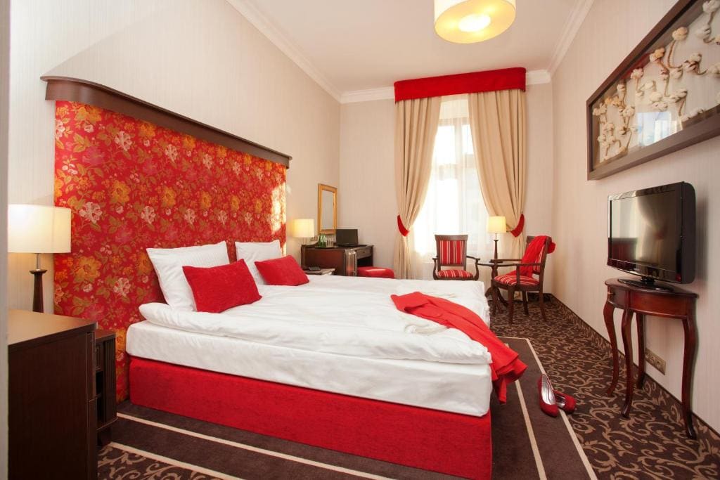 Deluxe Double or Twin Room room - Image 3