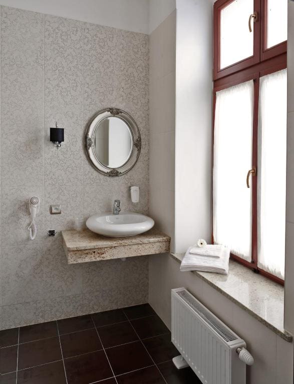 Deluxe Double or Twin Room room - Image 2