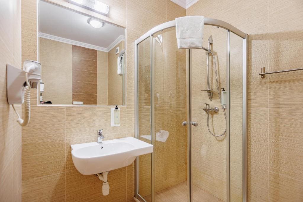 Classic Triple Room room - Image 2