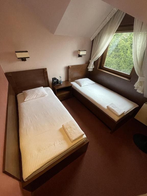 Double Room with Garden View room - Image 2