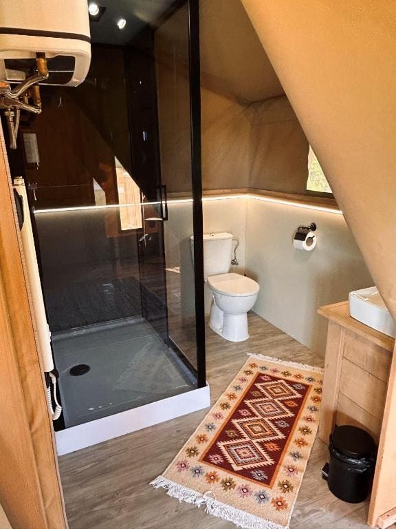 Tent room - Image 2