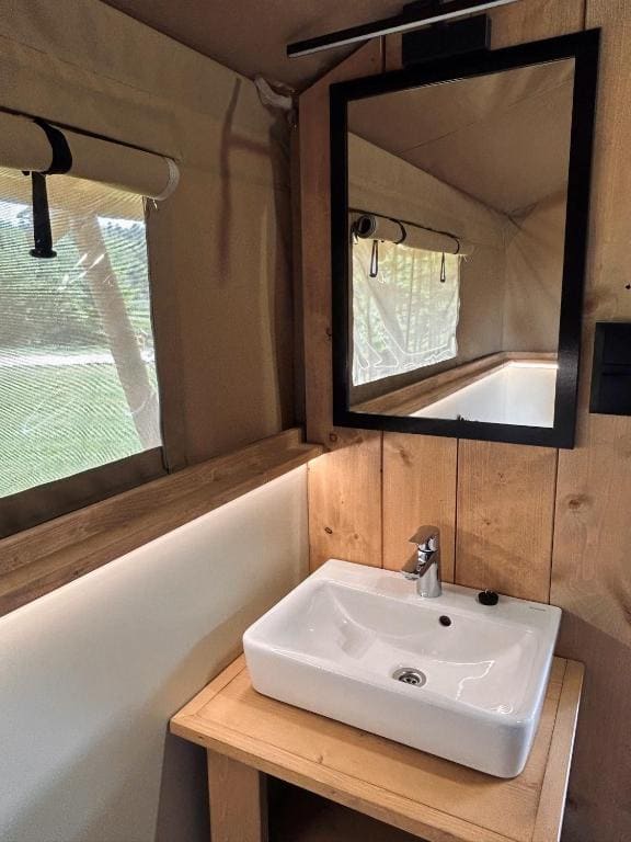 Tent room - Image 3