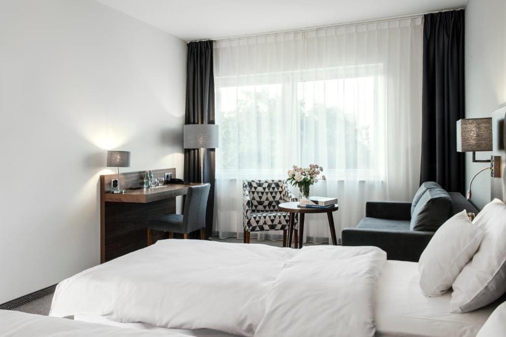 Premium Twin Room room - Image 3
