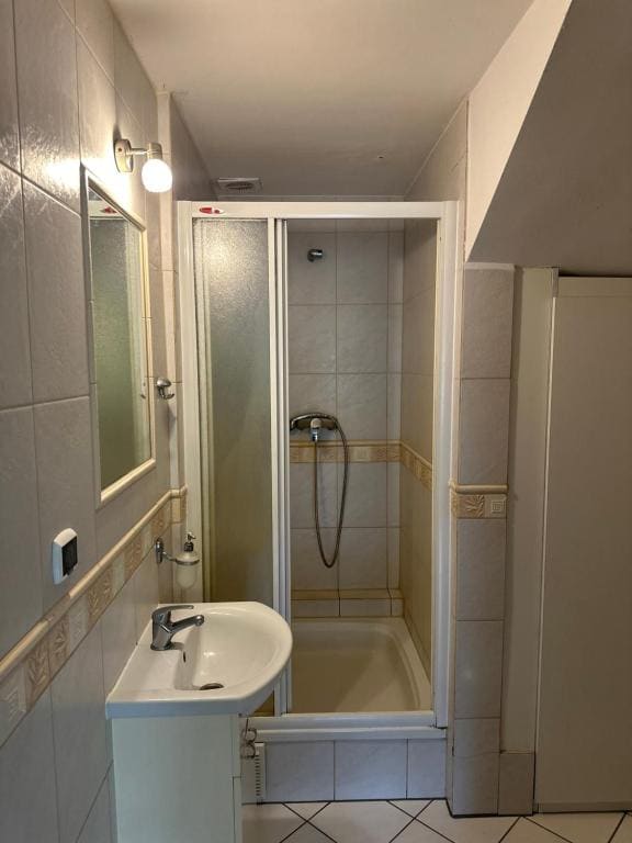 Family Room with Bathroom room - Image 2