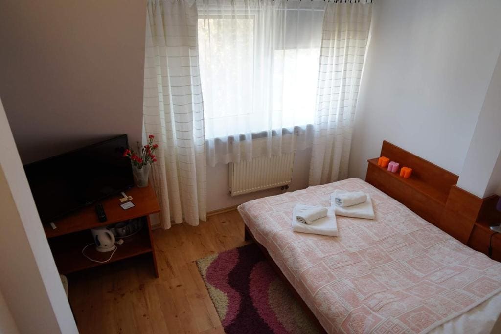 Small Single Room room - Image 2