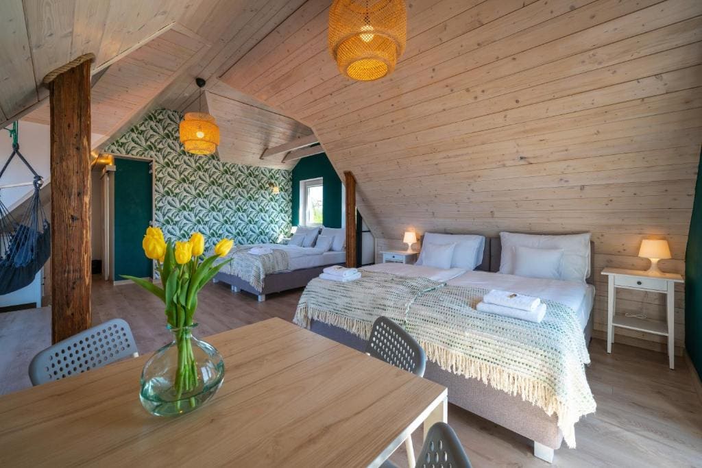 Apartment with Mountain View room - Image 3