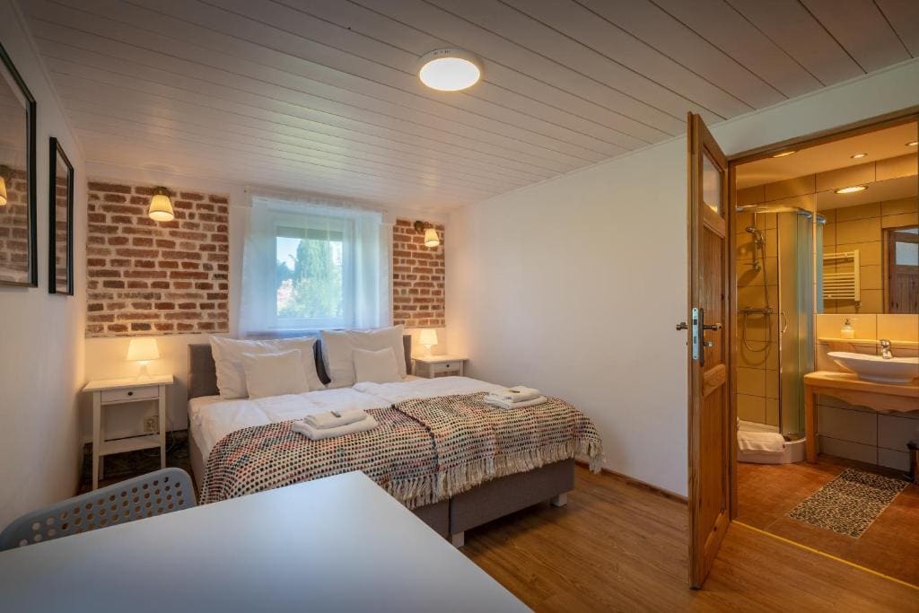 Double or Twin Room with Garden View room - Image 3