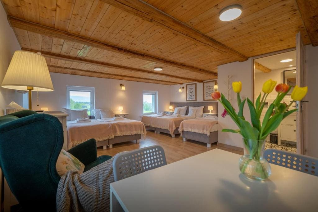 Family Room with Mountain View room - Image 3