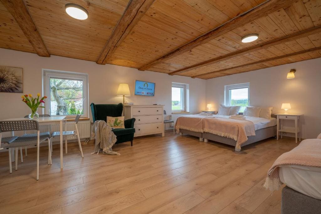 Family Room with Mountain View room - Image 2