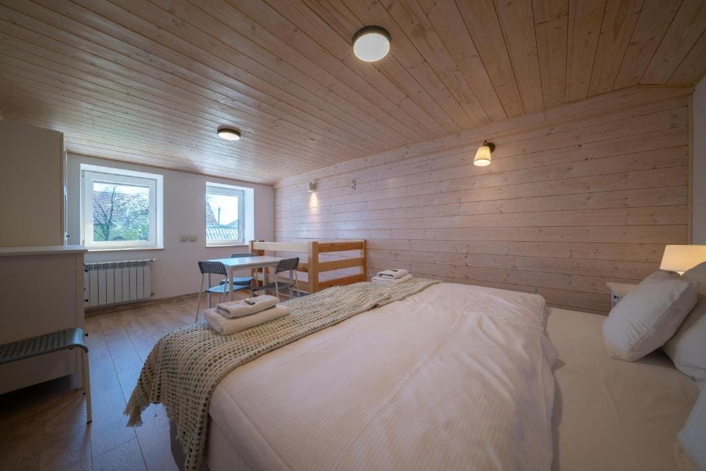Standard Family Room room - Image 2