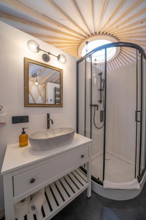 Superior Chalet room - Image 2