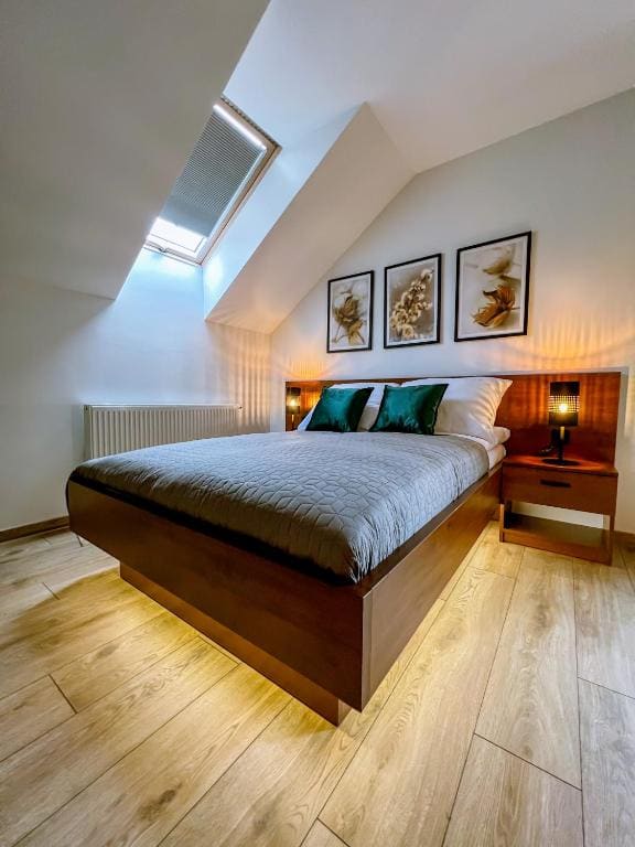 Double Room with Balcony room - Image 3