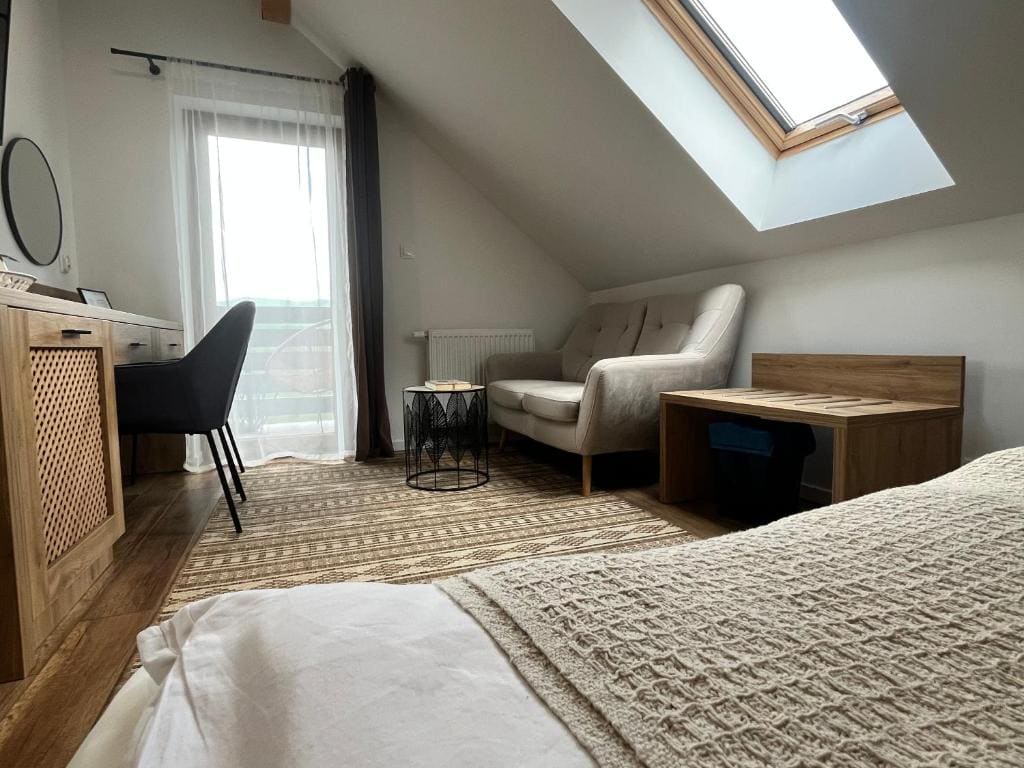Double Room with Balcony room - Image 3