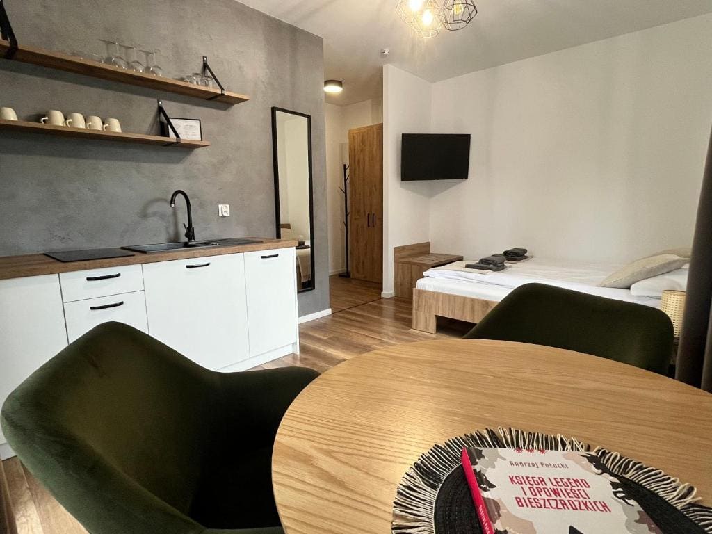 Studio Apartment room - Image 3