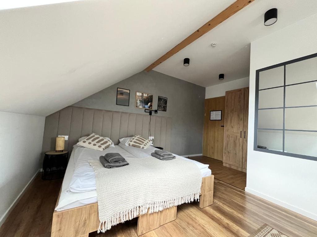 Double Room with Balcony room - Image 2