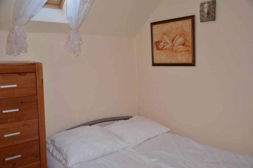 Superior Family Room room - Image 2