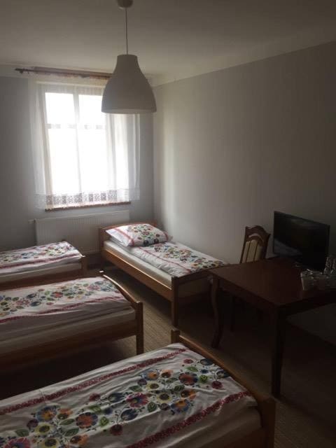 Twin Room with Bathroom room - Image 2