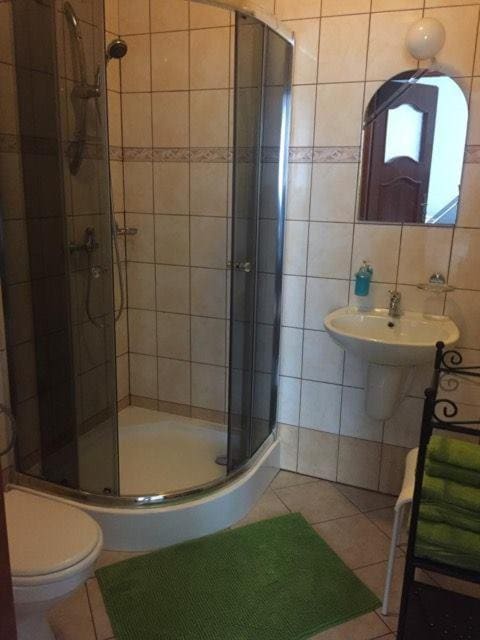 Family Room with Bathroom room - Image 3