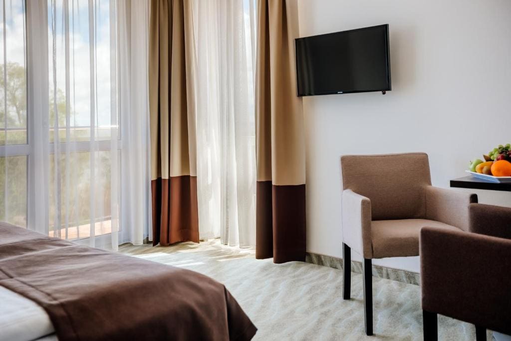 Twin Room with Terrace and Lake View room - Image 2