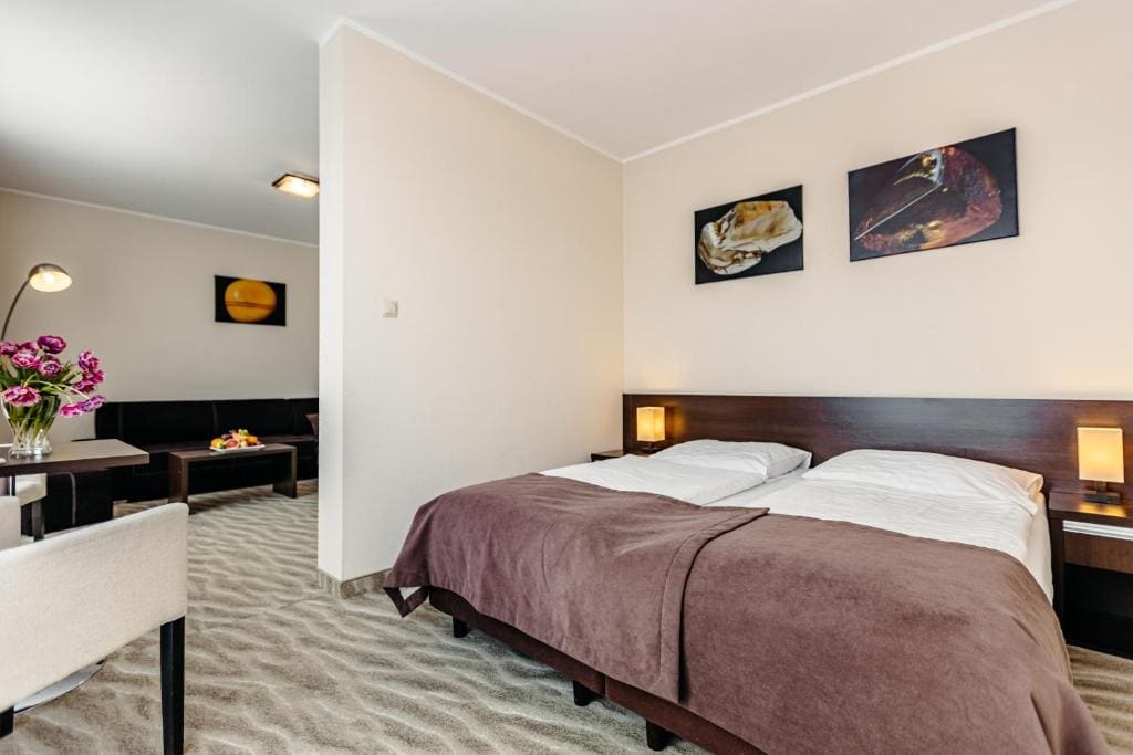 Twin Room with Terrace and Lake View room - Image 3