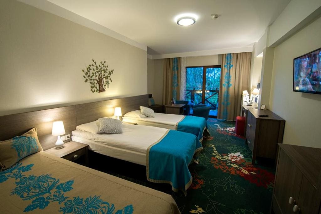 Standard Quadruple Room room - Image 1