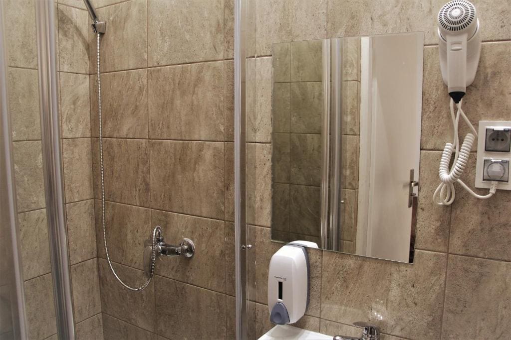 Double Room with Private Bathroom room - Image 3