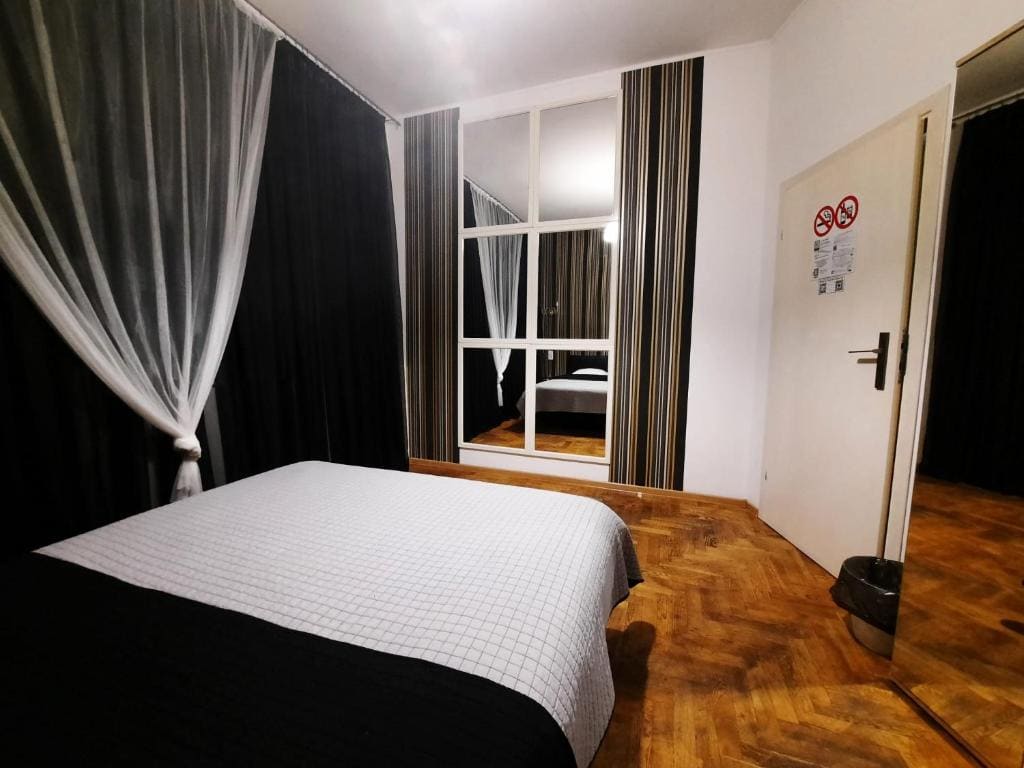 Large Double Room room - Image 3