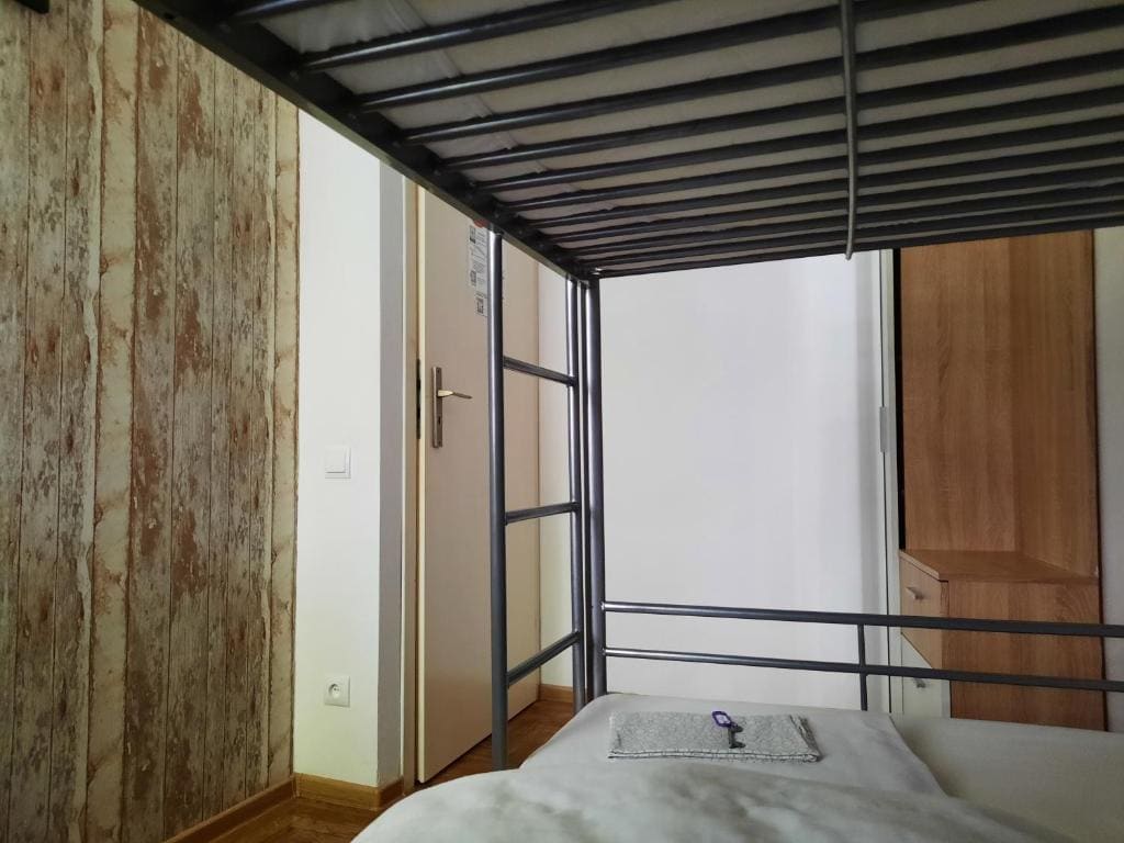 Small Twin Room room - Image 3