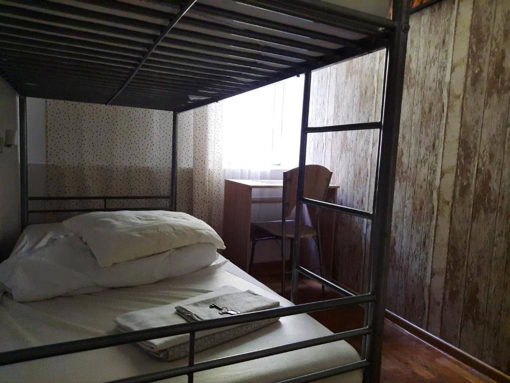 Small Twin Room room - Image 2