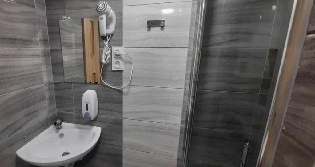 Studio Apartment room - Image 3