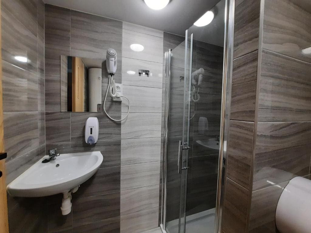 Studio Apartment room - Image 2