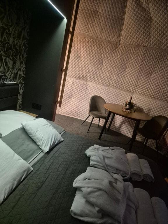 Tent room - Image 1