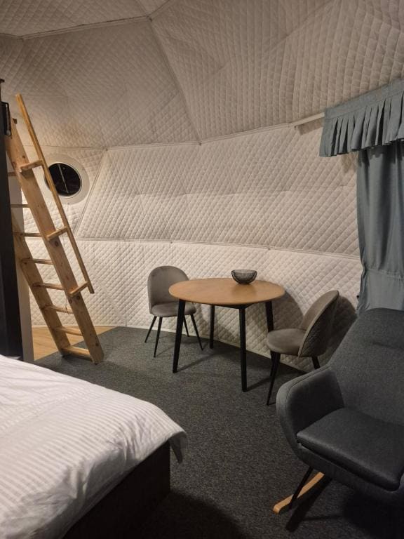 Tent room - Image 3