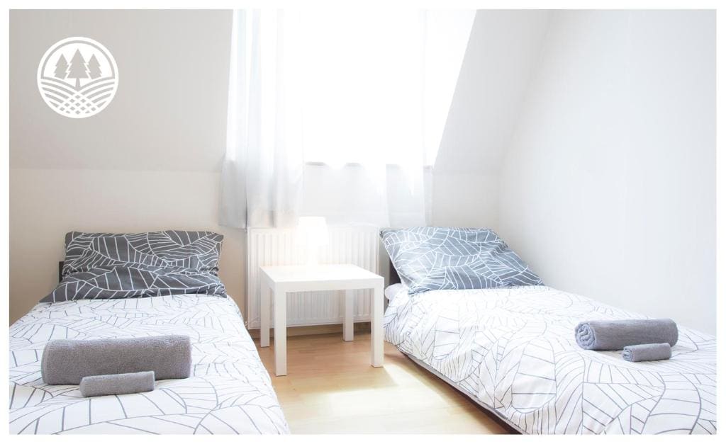 Double Room with Shared Bathroom room - Image 2