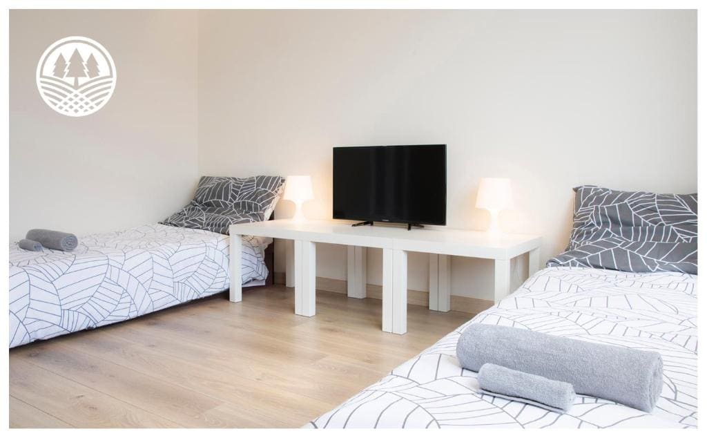 Triple Room with Shared Bathroom room - Image 1
