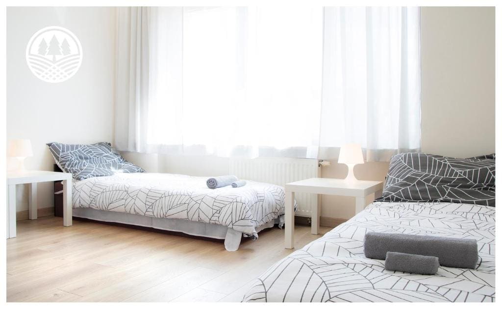 Triple Room with Shared Bathroom room - Image 2